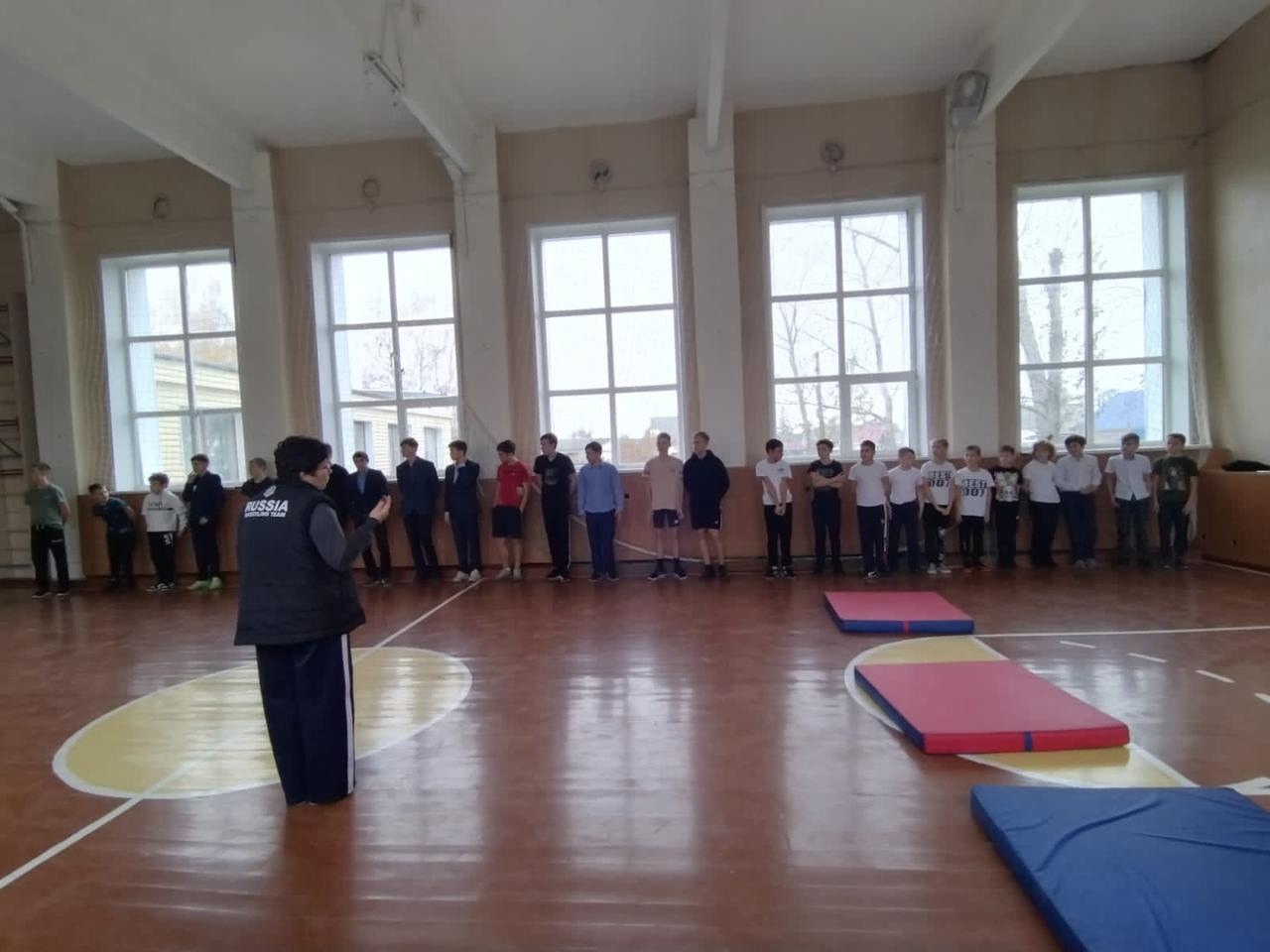 21 октября в нашей школе прошли соревнования среди юношей среднего и старшего звена..