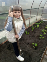 Ученица 1 класса Кузьмина Полина принимает активное участие в Международной акции «Сад памяти»..